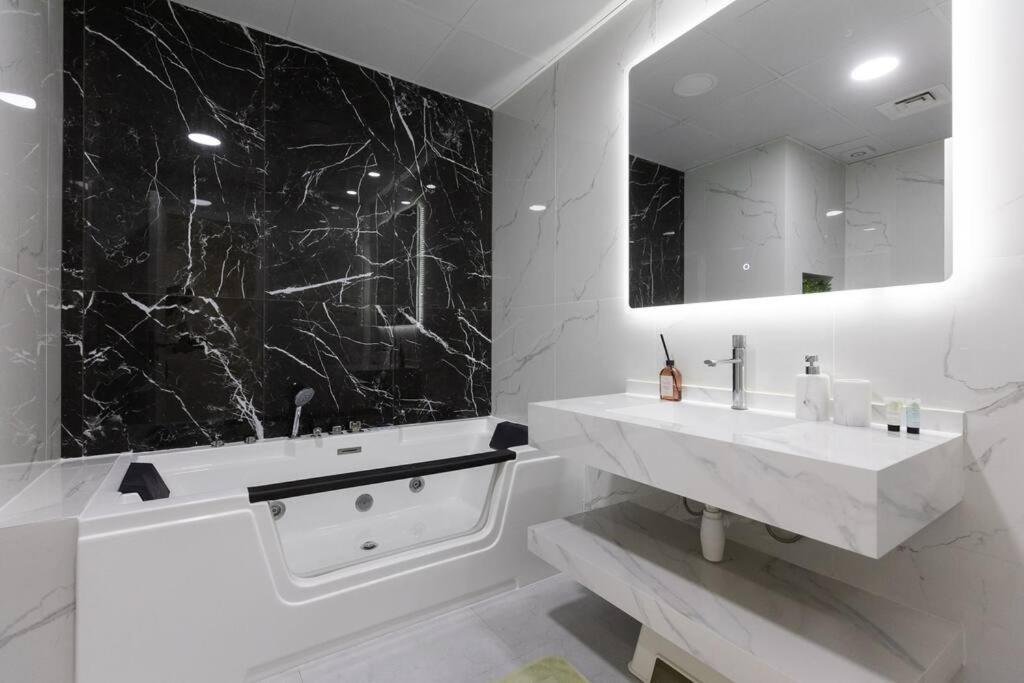 Stylish 3bdr In Rimal 2 Jbr Апартаменти *
